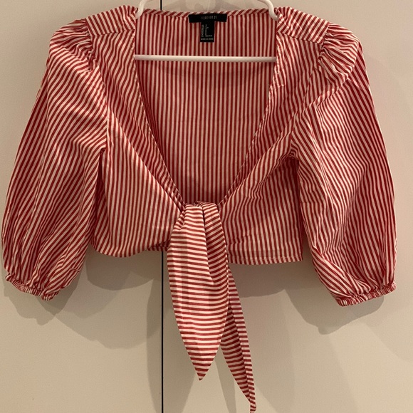 Forever 21 Tops - NWOT Forever 21 Soft Red and White Pinstripe Tie in the Front Cropped Top Size S